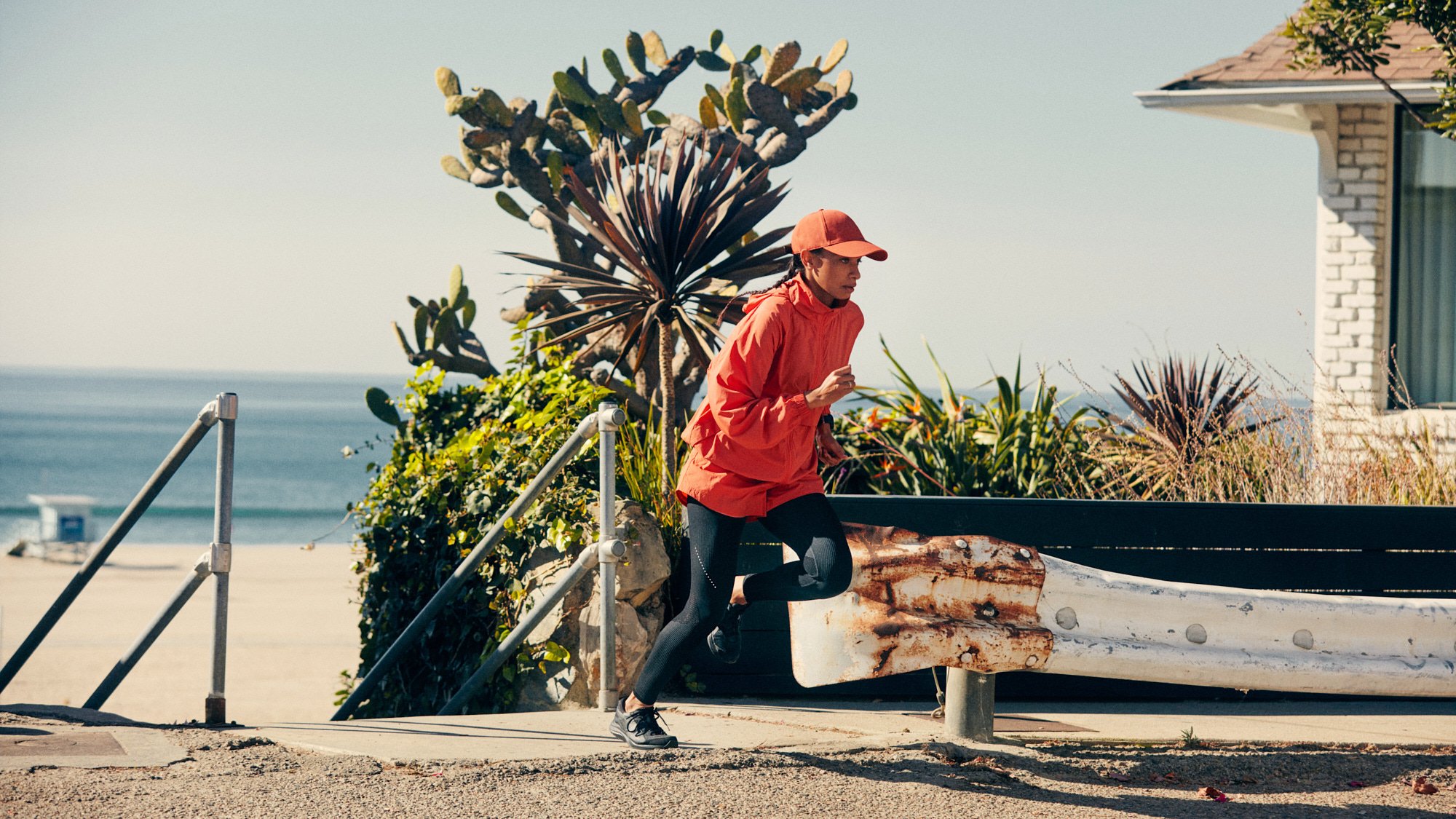 H&M RUNNING by Geoffrey Knott