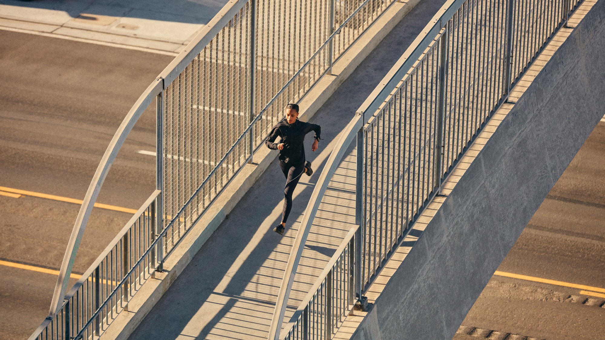 H&M RUNNING by Geoffrey Knott