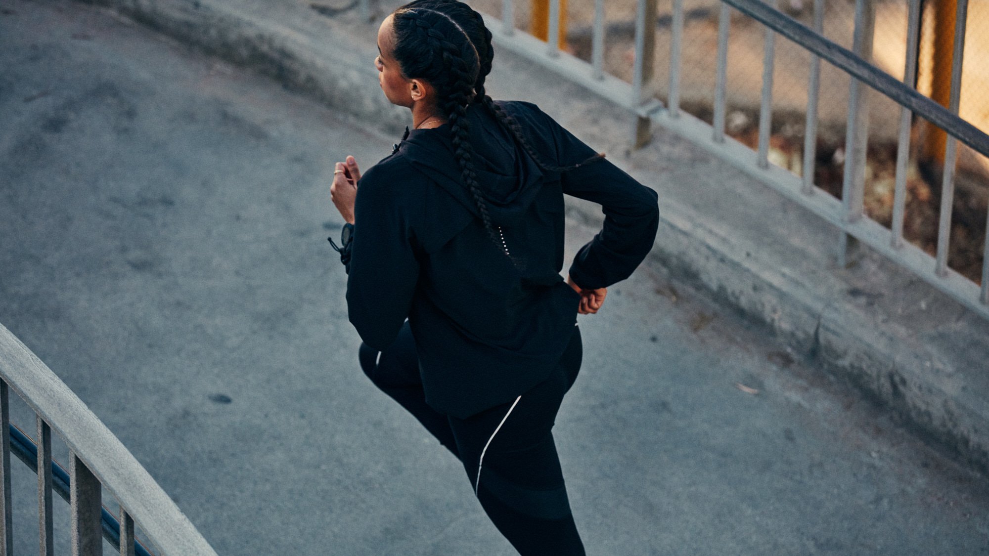 H&M RUNNING by Geoffrey Knott