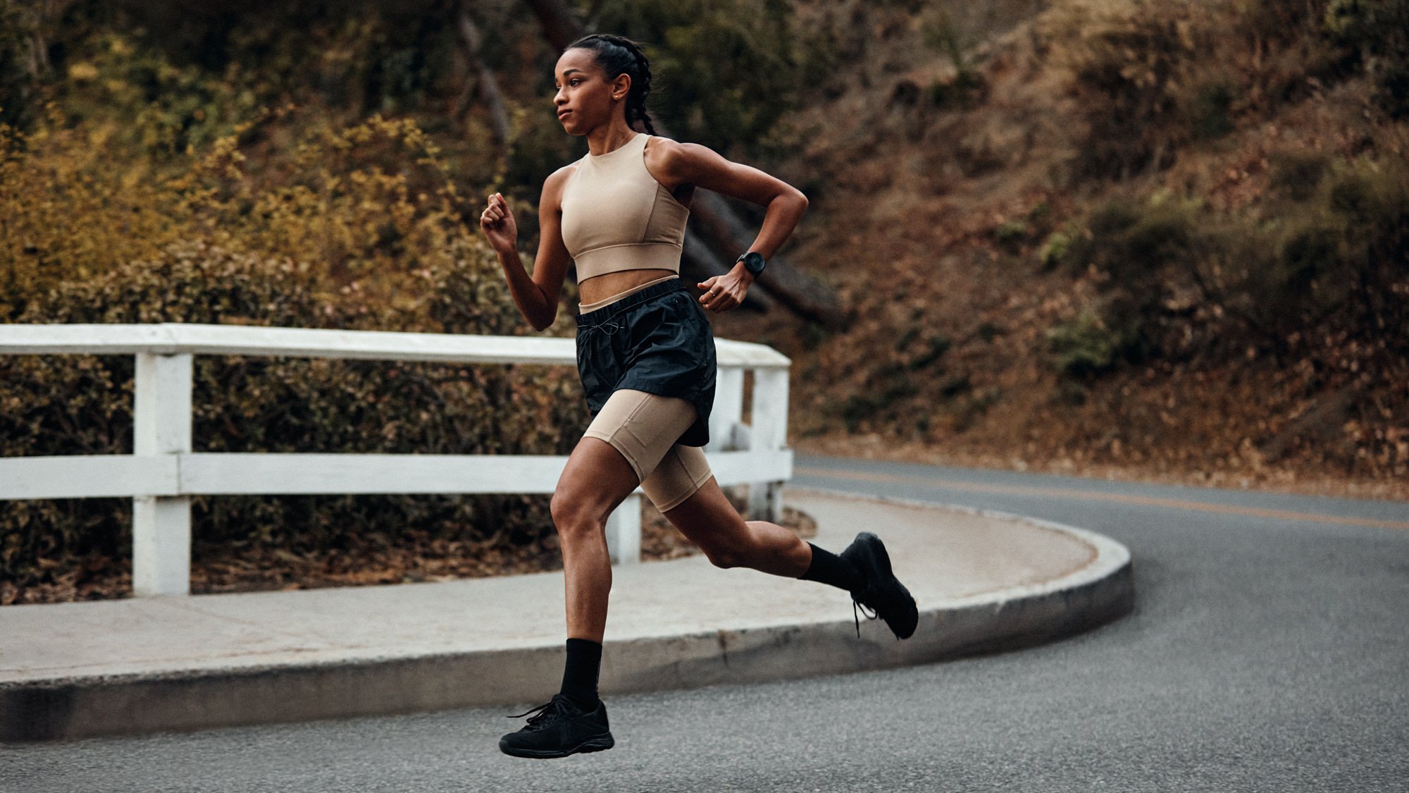 H&M RUNNING by Geoffrey Knott