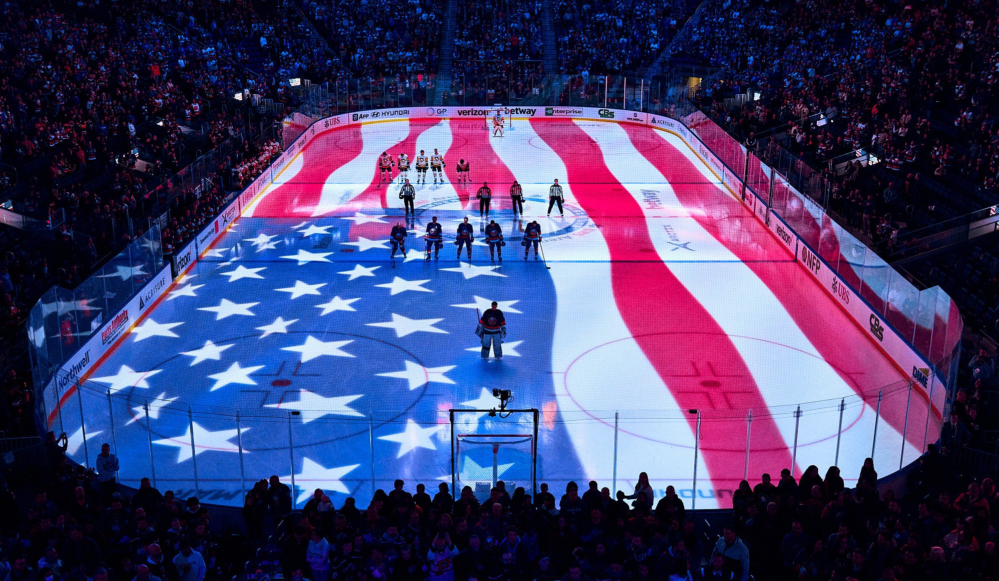 THE NEW YORK ISLANDERS by Geoffrey Knott