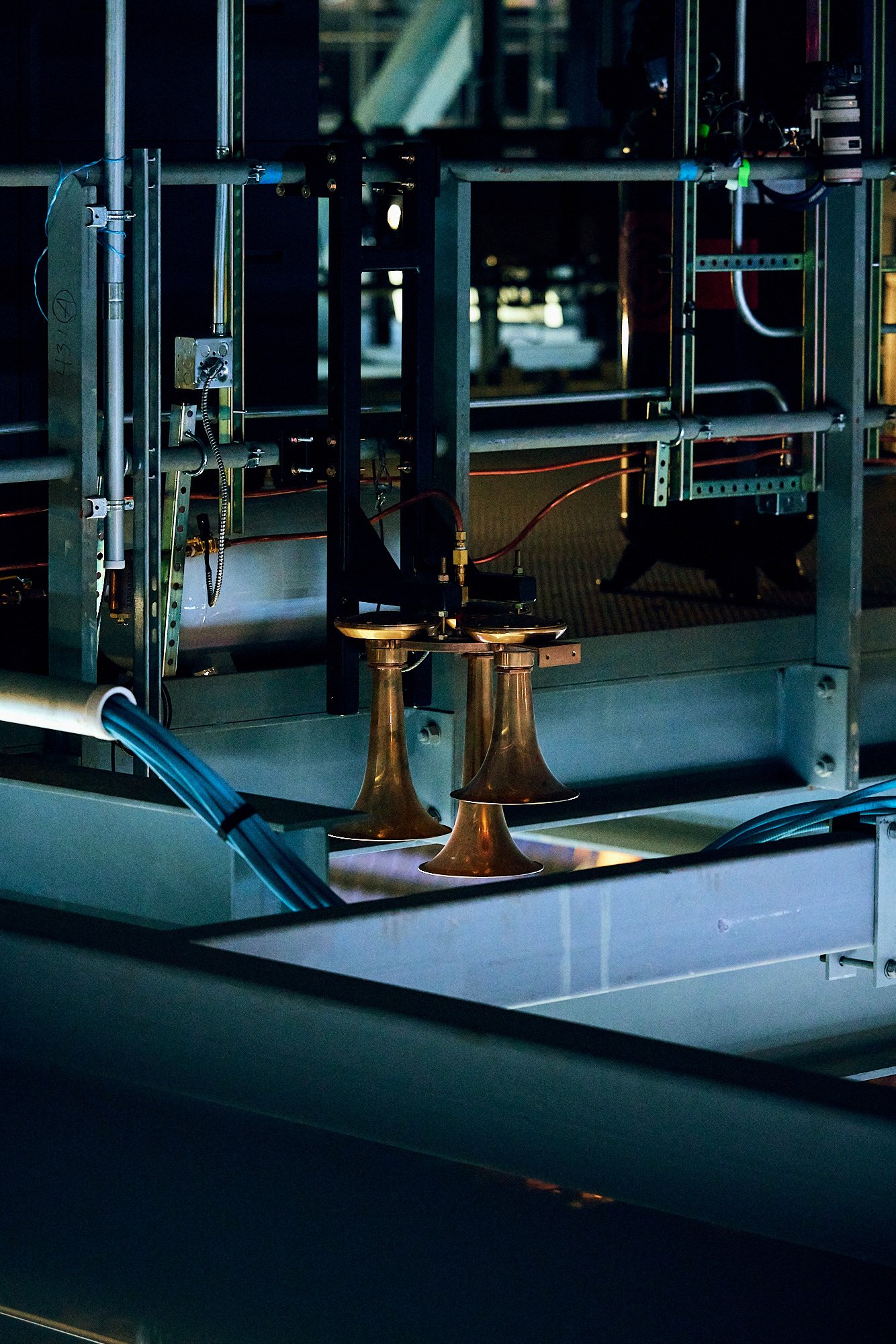 THE NEW YORK ISLANDERS by Geoffrey Knott