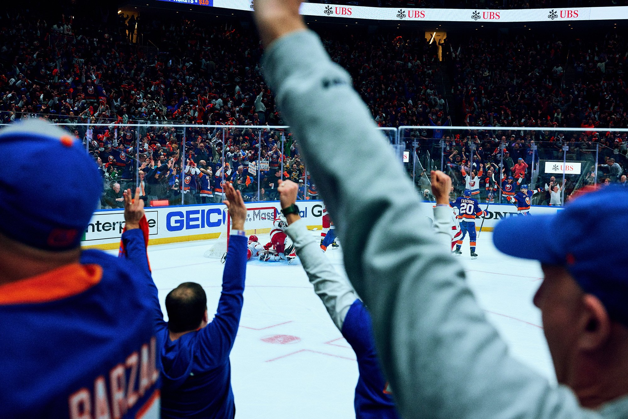 THE NEW YORK ISLANDERS by Geoffrey Knott