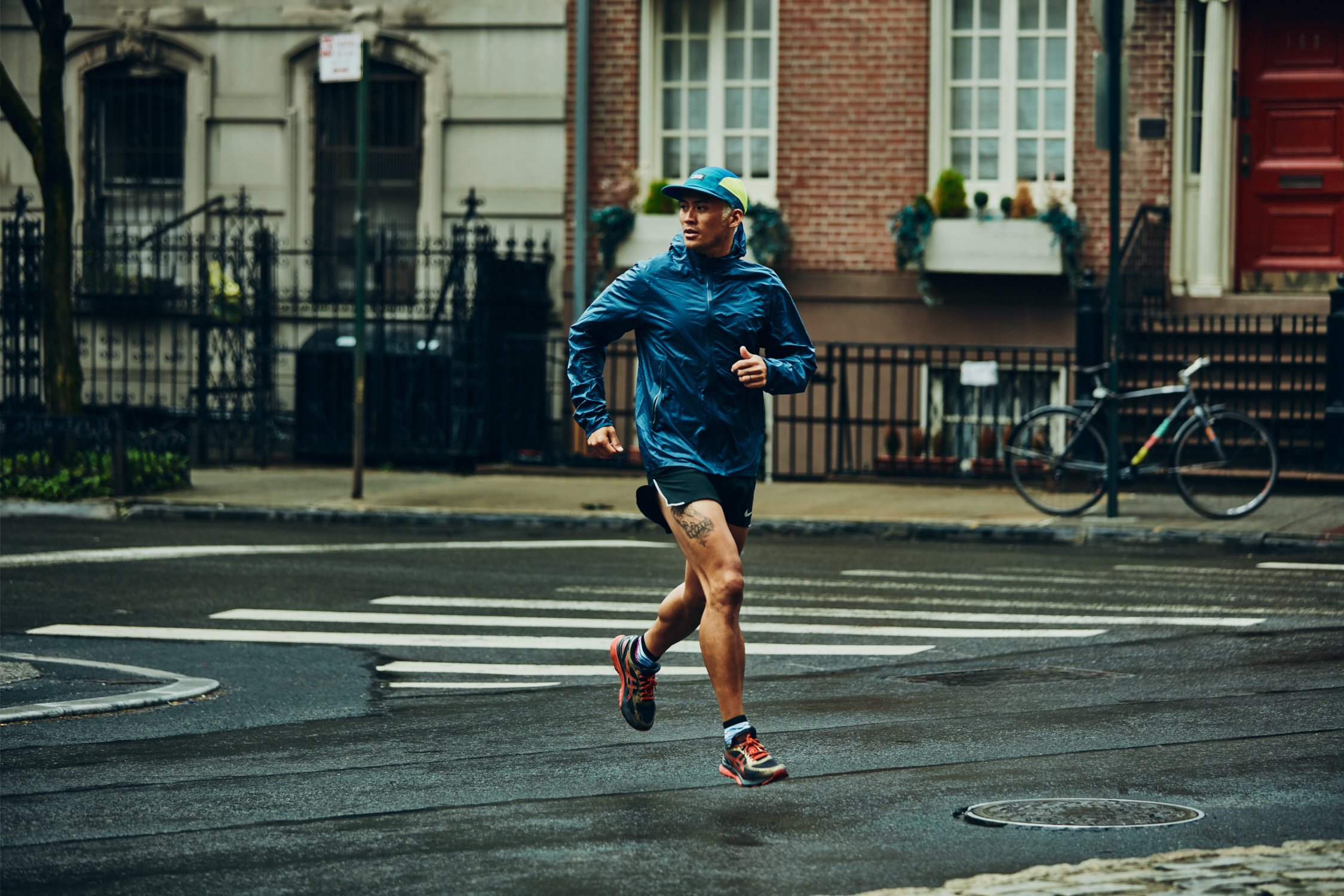 RUNNER'S WORLD by Geoffrey Knott