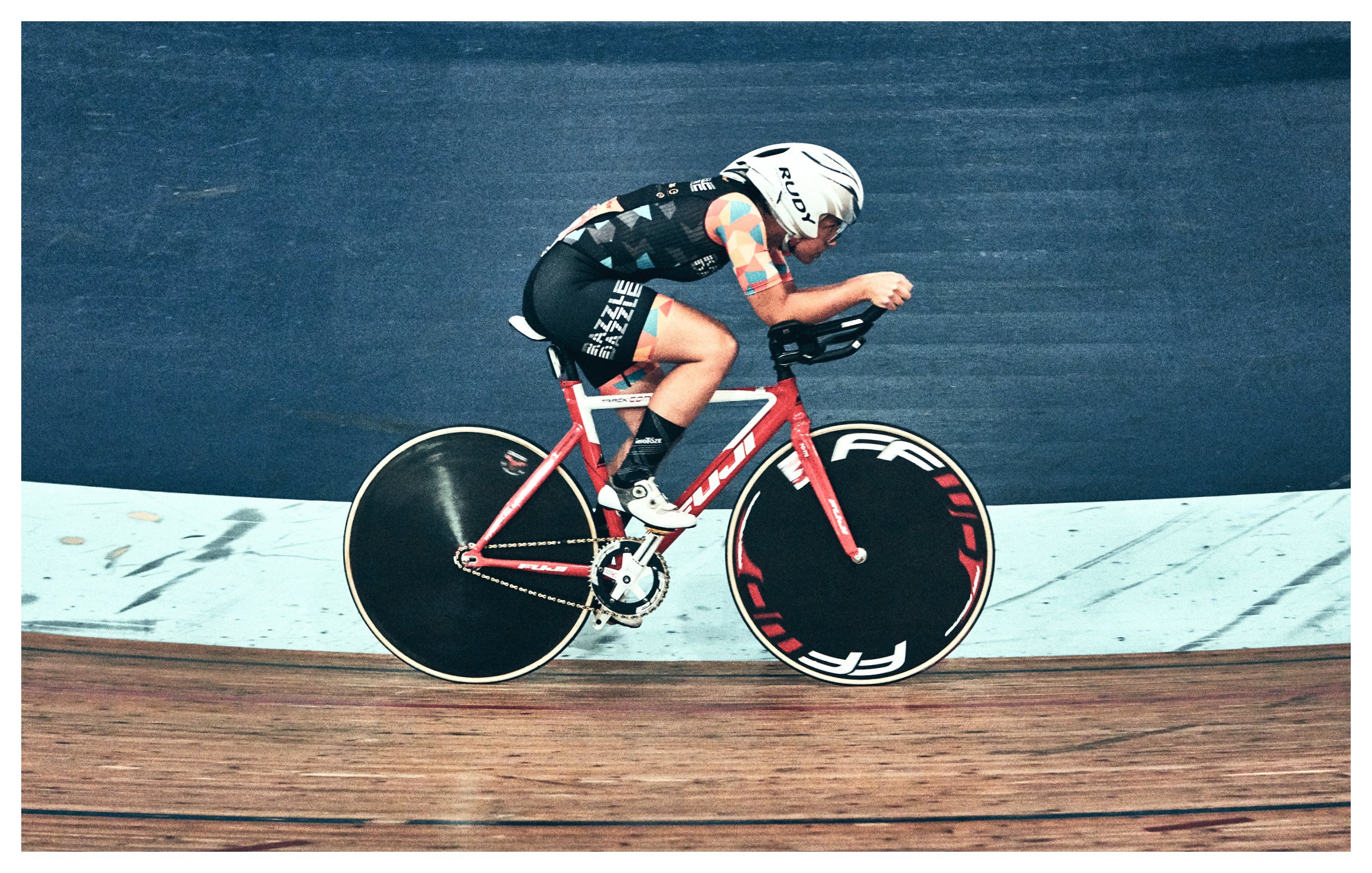 USA CYCLING by Geoffrey Knott